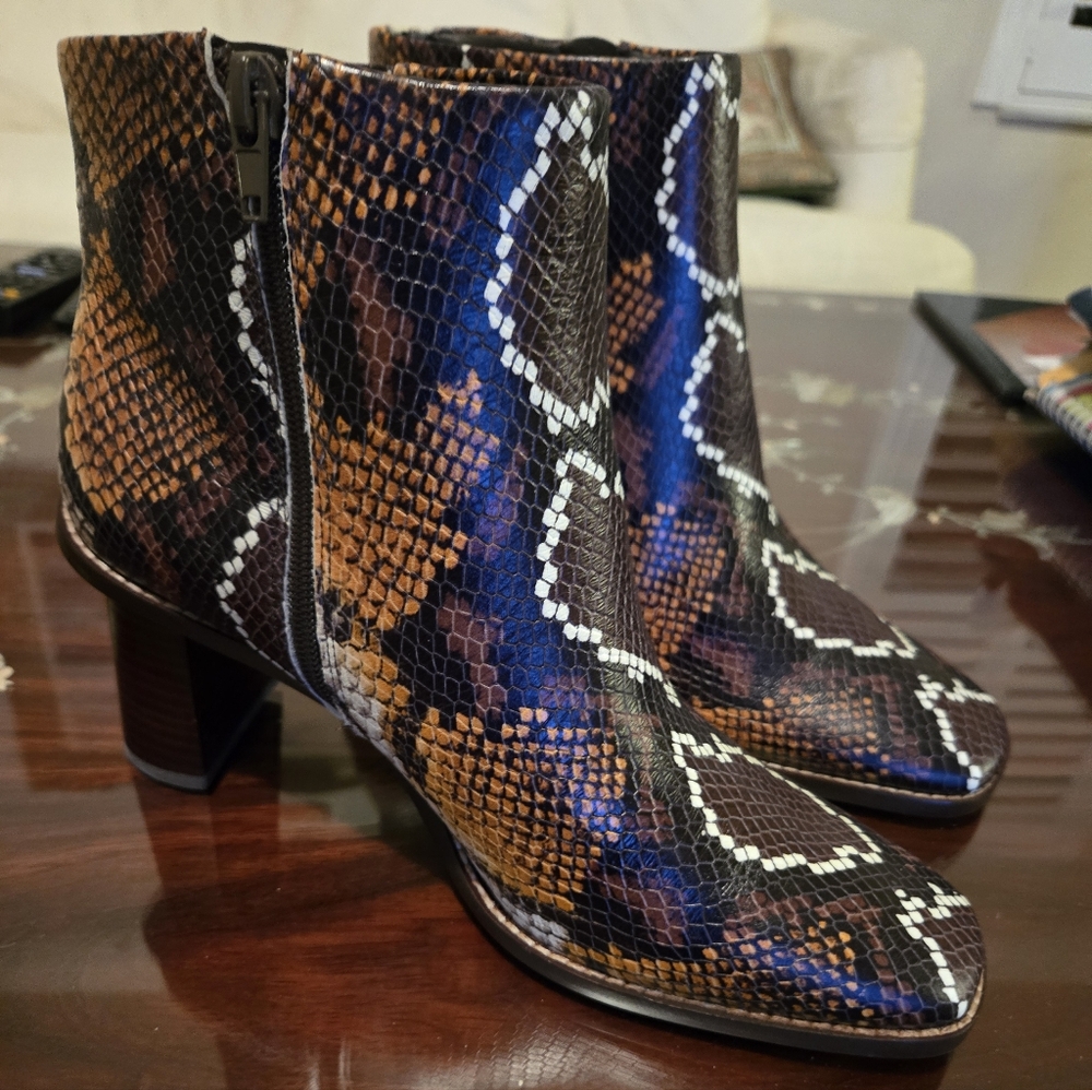 Gibson Latimer Vina Snake Embossed Leather Ankle Boots 8.5 NWT